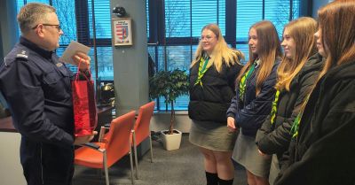 Betlejemskie Światło Pokoju w opoczyńskiej policji